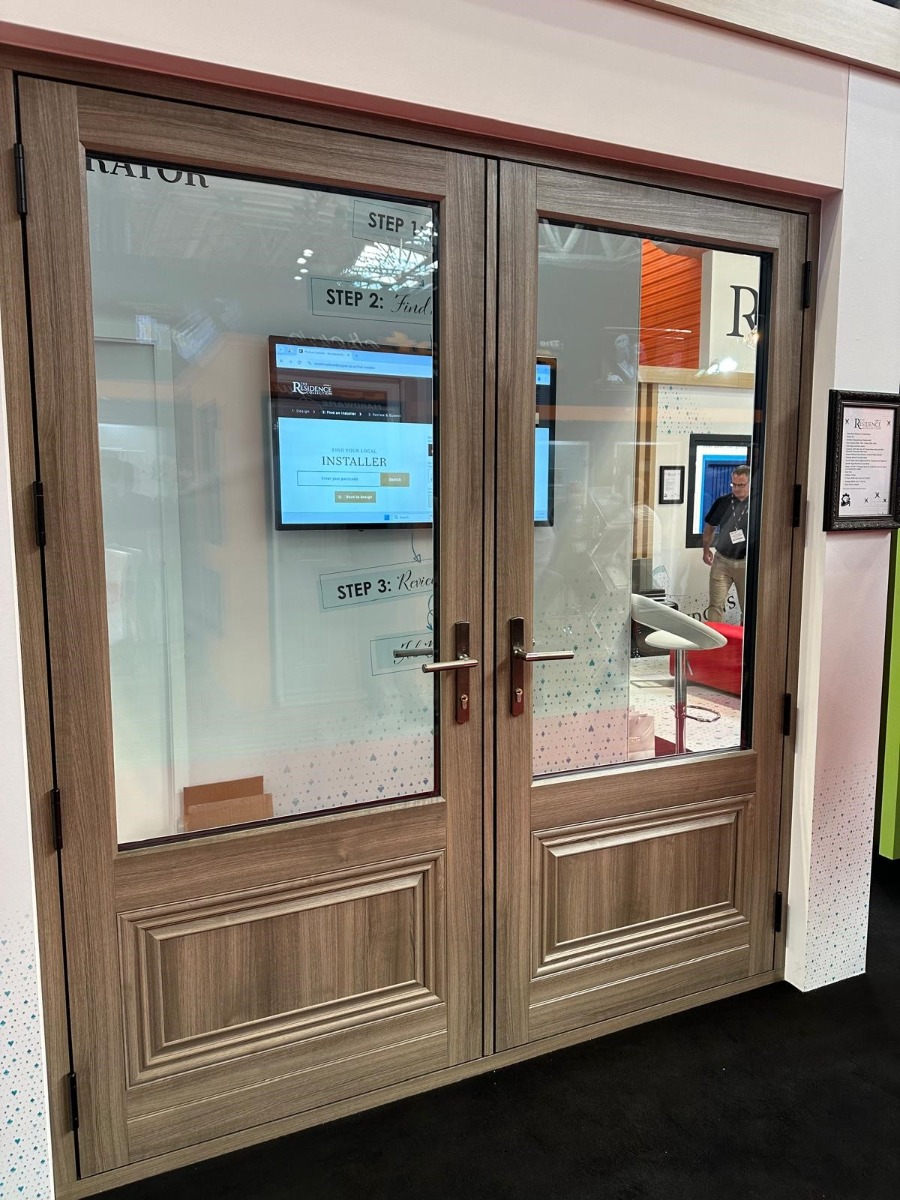 Visitors were wowed by a set of stunning replacement timber double doors fitted with Regal Knurled handles